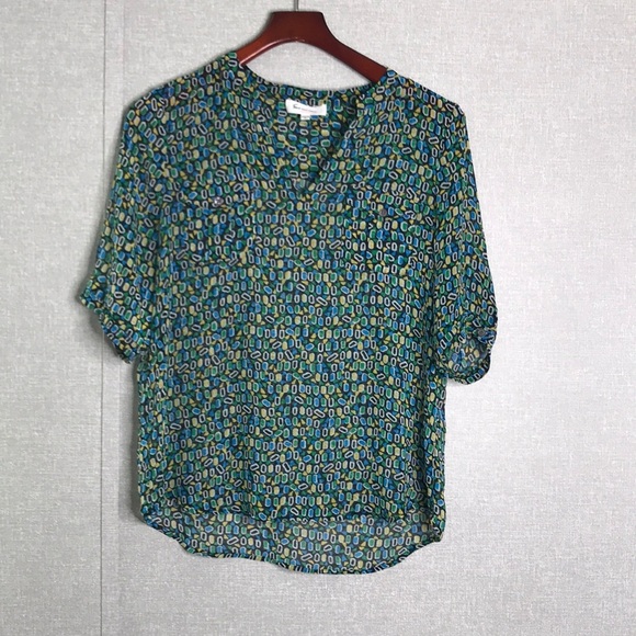 Turo by Vince Camuto Green and Black Geometric Print Hi-Lo  Shear Pop Over Top - Picture 1 of 7